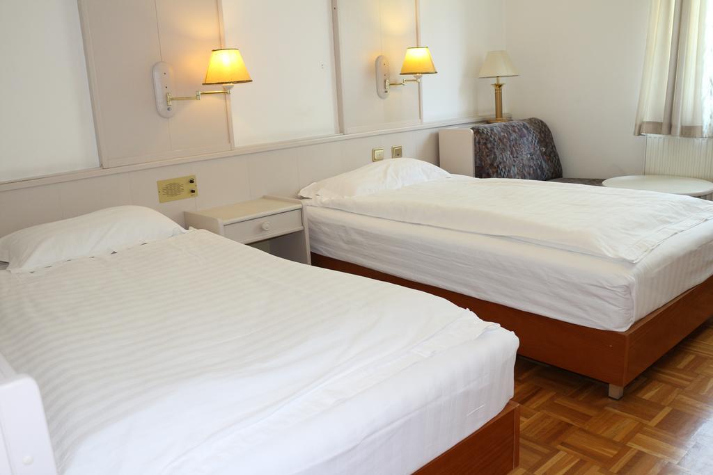 Hotel Wasserpalast - Breakfast For Free!!! Graz Værelse billede